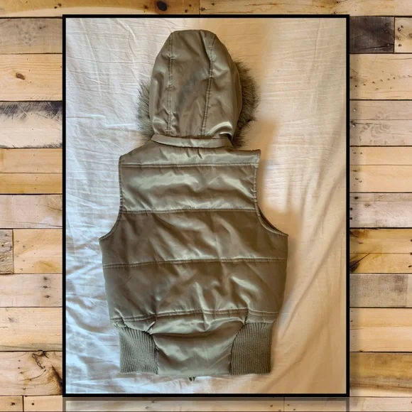 S Women’s Green-Gold Polyester Refuge Vest & Attachable Hood - Picture 3 of 7